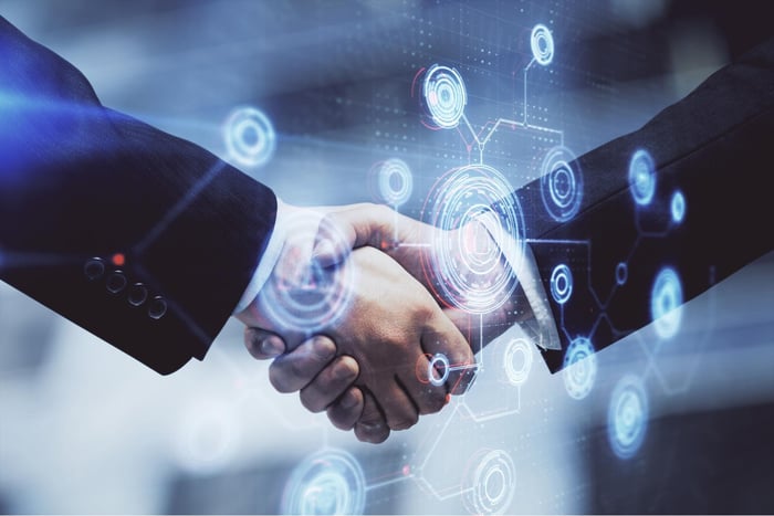 Partnership In IT Industry (Photo by peshkova on stock.adobe.com)